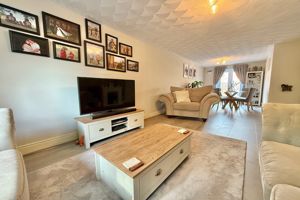 28'Lounge/Diner- click for photo gallery
